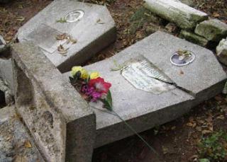 Вандалы разгромили кладбище в Бурейском районе
