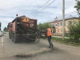 Ямочный ремонт дорог продолжается в Белогорске