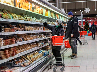 Цены на продукты и повседневные товары выросли на 14% за год в РФ