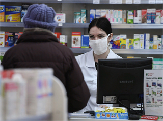 Правительство ограничило в России торговлю медицинскими масками