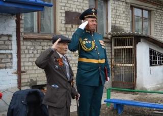 Участников Великой Отечественной поздравили в Белогорске персональными парадами