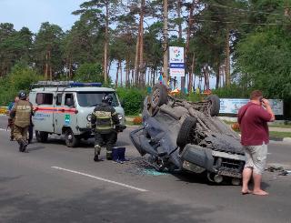 В Белогорске столкнулись две иномарки: в результате ДТП одна опрокинулась на крышу