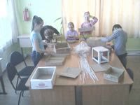 Школьников Белогорска научили делать кормушки