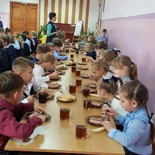 Депутатам Белогорска рассказали как организованно питание начальных классов