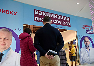 Опрос показал отношение россиян к обязательной вакцинации от коронавируса