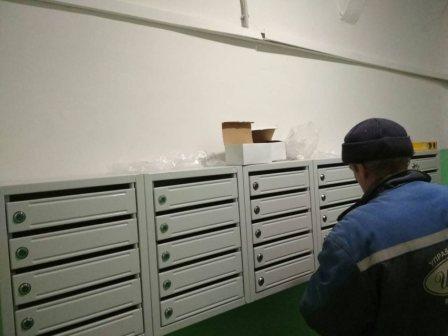 В Белогорске заменили все старые почтовые ящики на новые