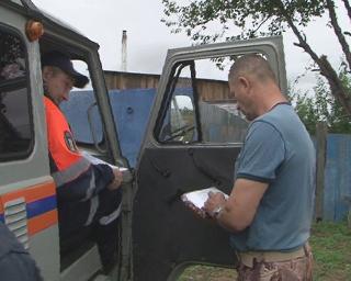 Жителям подтопленных территорий Белогорска раздают дезинфекционные укладки