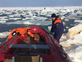 На Сахалине спасли всех 250 рыбаков с оторвавшейся льдины