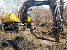 ООО «Водоканал» Белогорска устраняет порыв водопровода холодного водоснабжения в районе школы №10 