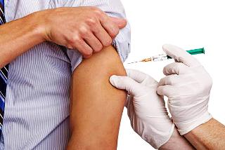 Массовая вакцинация против клещевого энцефалита проходит на ЗабЖД 