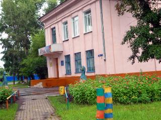 В начальной школе №200 Белогорска капитально ремонтируют фасад