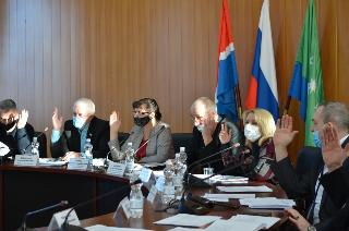 На заключительном в этом году заседании горсовета депутаты внесли изменения в бюджет Белогорска 