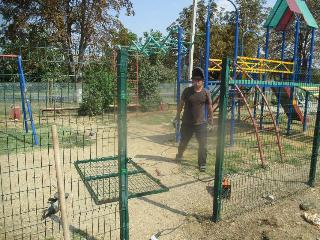 Еще один детский сад Белогорска обнесут новым забором