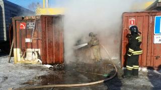 В Белогорске ликвидировали возгорание в гаражном массиве