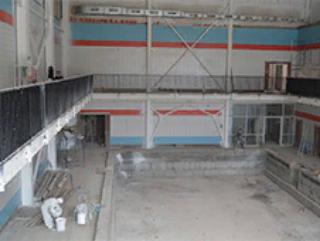 Керамическая плитка появилась на стенах помещения большого бассейна ФОКа Белогорска