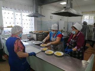  Депутаты Белогорска проверяют школьное горячее питание