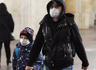 Роспотребнадзор рекомендовал не гулять с детьми из-за пандемии