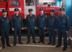 Семья из Шимановска поблагодарила пожарных, которые спасли их дом