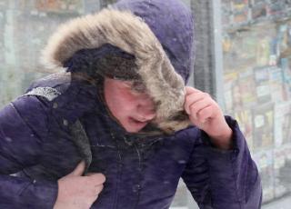 В Белогорске сохранится снежная и ветренная погода