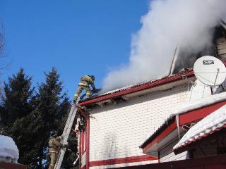В Белогорске пожарные ликвидировали возгорание веранды