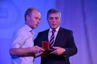 Глава Белогорска вручил почетные знаки «За заслуги перед Белогорском»