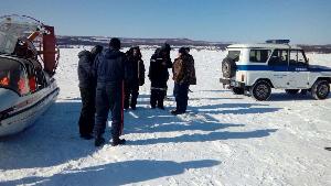 Рыбаков спасли с дрейфующей льдины в Хабаровском крае