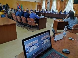 Горсовет Белогорска отказался запрещать наушники у депутатов