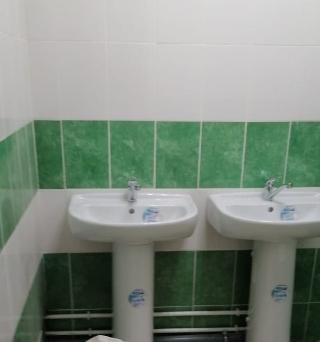 В школах Белогорска продолжается ремонт туалетов