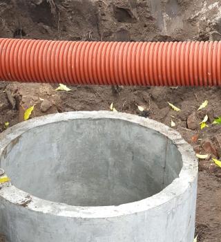 Современные канализационные сети оборудуют во дворах МКД Белогорска 