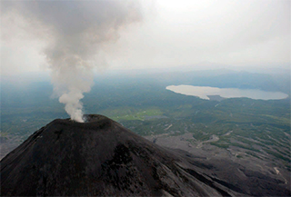 На камчатском вулкане Безымянный началось извержение