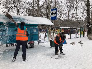 Служба по благоустройству Белогорска убирает улицы города от снега