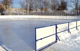 Управляющие компании Белогорска готовят хоккейные коробки к зиме