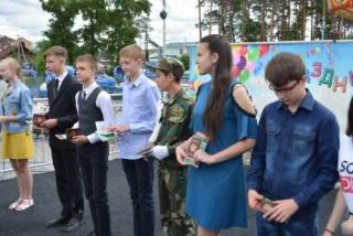 В День России и День города 10 юным белогорцам торжественно вручили паспорта 