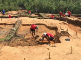 В Приамурье археологи нашли уникальные артефакты при раскопках средневекового поселения